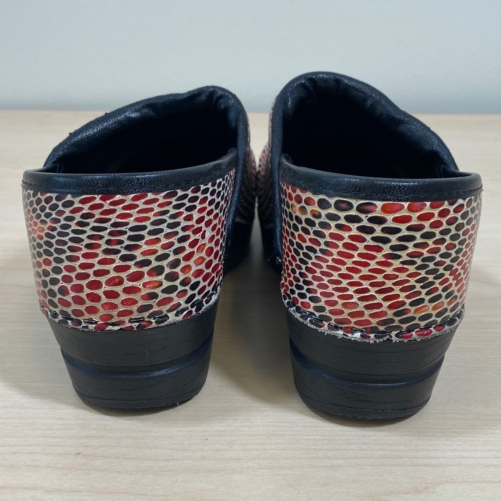 Colorful Snakeskin Pattern Clogs - Picture 5 of 10